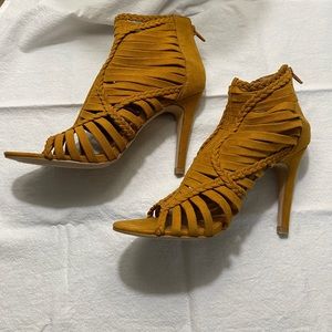 Forever 21 Suede feel strapped heels Size 8
